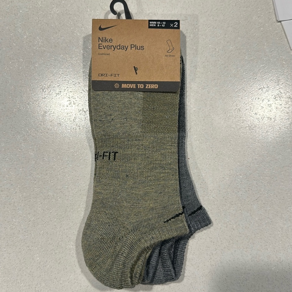 Nike everyday plus no show socks. BNWT